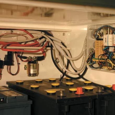 ELEKTROHYDRAULISCHE ANLAGE HYDRAULISCHE ANLAGE UND ZUSATZBATTERIEN