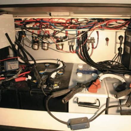 ELEKTROHYDRAULISCHE ANLAGE HYDRAULISCHE ANLAGE UND ZUSATZBATTERIEN